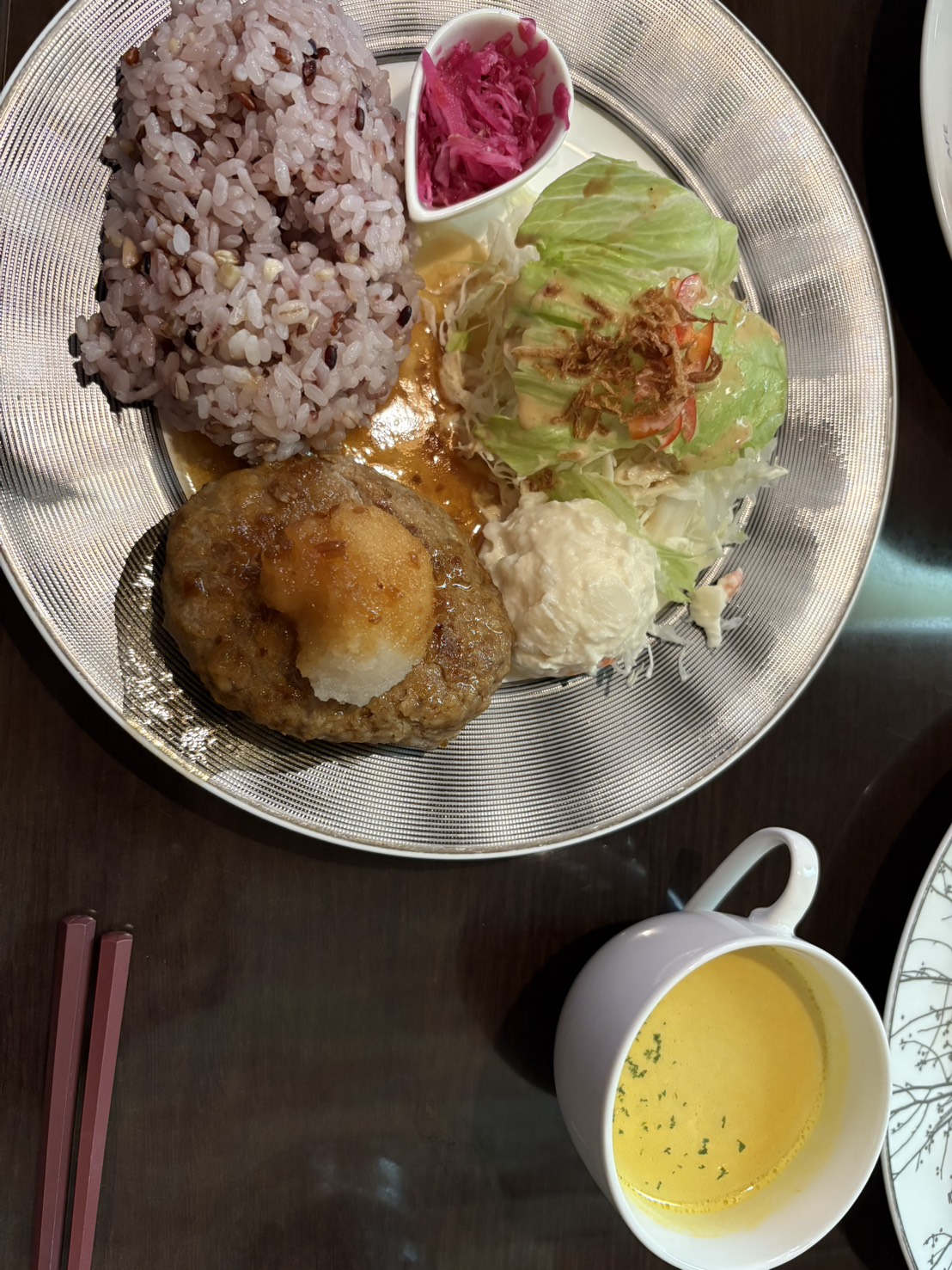 お休みの日は、カフェ三日月でほっと一息☕🍽️